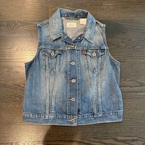 Levi's Blue Denim Trucker Jacket - Classic Collar